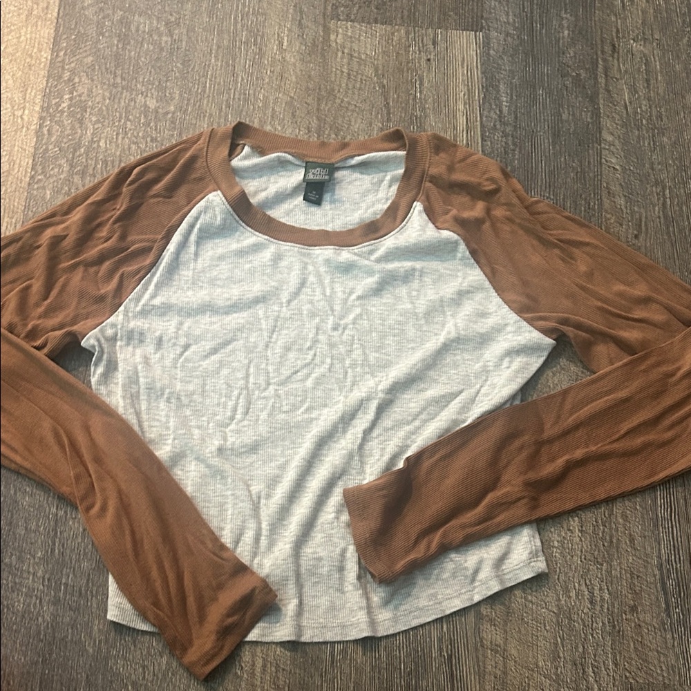 Wild Fable Cream and White Raglan Crop Tee